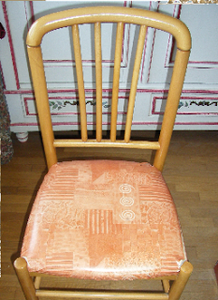Une assise de chaise rénovée