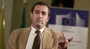 Il ferragosto di De Magistris tra promozioni fantabilancio e nuove alleanze