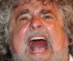 Grillo M5S «Vigliacco chi istiga all’odio e poi condanna le violenze»