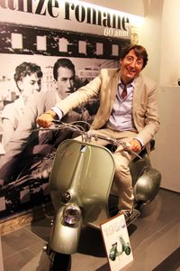 VESPA IN POSA FOTOGRAFICA