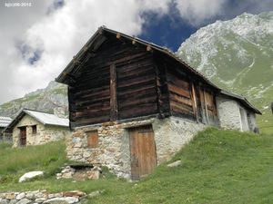 CEILLAC ( Queyras - Hautes Alpes ) châlets de Clapeyto