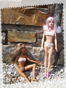Des maillots de bain deux pièces pour Barbie