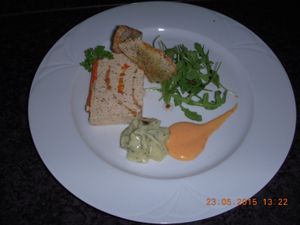 Terrine de saumon à l'aneth sauce andalouse