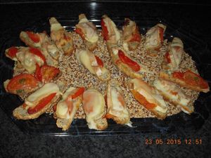 Mini crostinis tomates confites et saint nectaire