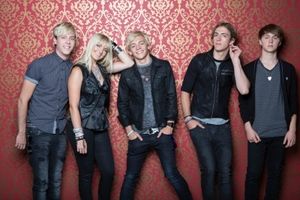 Le groupe R5 donnera une séance de dédicaces à Paris le 17 Juin !