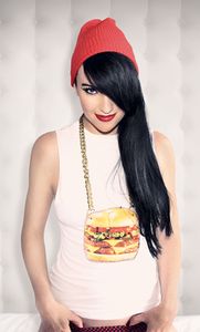 Tara McDonald présente son nouveau single "Happy Hour" feat. Tefa !