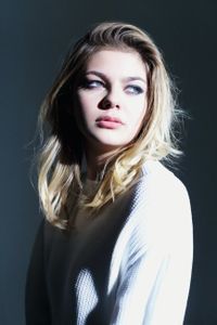 Louane : découvrez son nouveau single inédit "Nos Secrets" !