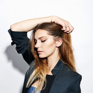 Rosie Lowe : découvrez son nouveau single "Worry Bout Us" !
