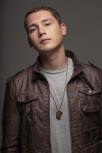 Cris Cab : découvrez son nouveau single "Loves Me Not" !
