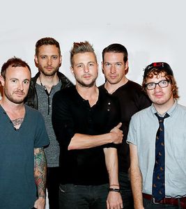 Le groupe OneRepublic revient avec un nouveau single "Wherever I Go" !