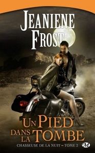 Chasseuse de la nuit, tome 2 : Un pied dans la tombe de Jeaniene Frost