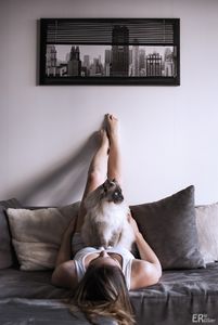 Complicité Aurore et son chat 2