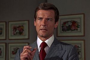 Un James Bond gay ou féminin ? Très peu pour Roger Moore