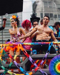 les acteurs de Sense8 s’échauffent à la Gay Pride de Sao Paulo