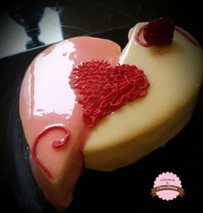 Entremets des amoureux amande, rose, framboise