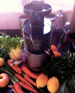 Extracteur de jus Oméga VSJ 843: jus d'herbes, jus vert, chou Kale, légumes et fruits, alimentation vivante, alimentation crue