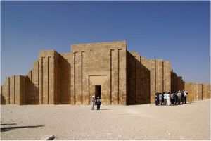 Le complexe funéraire de Djoser et la pyramide à degrés
