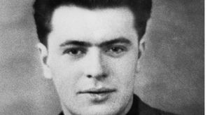 Pierre Mauroy a été professeur au Lycée Garamont