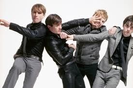 PAN ! les Franz Ferdinand , racés , puissants préts a aller dans l'arène, a foncer dans un draps rouges avec "Bullet" le dernier single, prend ton gilet pare balle car c'est sur ils en ont !
