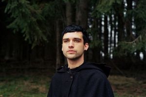 Avec son jean slim, on dirait un lutin désenchanté Chris Garneau revient avec sa voix fluette "Oh God " mon Dieu que c'est beau voici "Winter Games"!