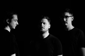 Le premier extrait du second album d’Alt-J m'a plus le deuxième plutôt bluesy m'a enthousiasmé et le troisième me colle au plafond vivement l'album ! voici “Every Other Freckle” tiré de "This Is All Your" sortie le 22 septembre ! Alt-J (Δ)