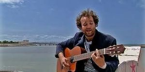 LEWIS EVANS ET KEREN ANN EN DUO , un gars de Liverpool sort un album « Halfway to Paradise »,et dedans , il y a la reprise du titre de David McWilliams, « Days Of Pearly Spencer » en duo avec Keren Ann, c'est est à découvrir ci-dessous, je vous mets les deux versions !