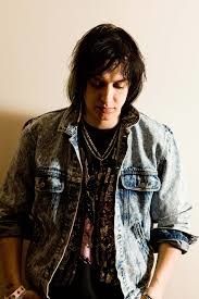 JEHNNY BETH (SAVAGES) ET JULIAN CASBLANCAS (THE STROKES) S’UNISSENT le temps d'un morceau qui décape le matin au réveil