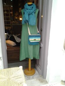 Bleu canard, bleu clair, Blush, Brique, Corail, Craie, Curry, Gris clair, Gris vert, Gris Vert Foncé (et pas de Gris foncé mais presque identique), Indigo, Kaki, Mangue, Nude, Parme, Pêche, Rose vif, Vert amande.