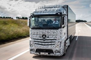 Un camion Mercedes qui roule tout seul dès 2025 ?