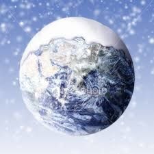 La couche de glace s'étend sur la Planète.