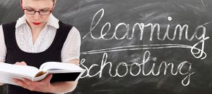 Et si les seniors étaient obligés de retourner sur les bancs de l’école ?