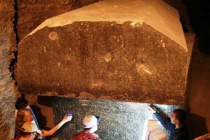 De mystérieuses boites pesant 100 tonnes ont été découvertes en Egypte !