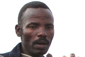 Sud-Afriko : polemiko post la murdo de defendanto de naturmedio