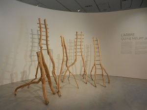 L'arbre qui ne meurt jamais, une exposition au Théâtre des Sablons, Neuilly-sur-Seine (92)