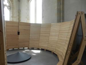 Isotropie de l'ellipse tore, une installation architecturale et sonore de Julien Clauss, au centre d'art Les églises de Chelles (77)