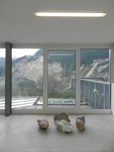 "Roccedimenti. Fatte, non finite, le nature contemporanee", une exposition proposée par le laboratoire d'art vivant Dolomiti contemporanee, Vénétie, Italie