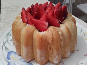 Charlotte aux fraises légère