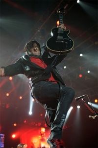 Richard Fortus réalise une apparition dans un clip du groupe Like An Army