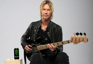 Duff McKagan interviewé dans "L'énorme TV"
