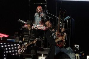 Selon D.J Ashba, Guns N' Roses pourrait rentrer en studio en fin d'année