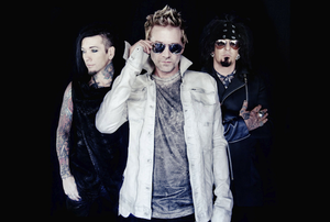 Sixx: A.M dévoile le clip vidéo de "Give Me a Love"