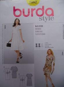 Une robe d'été pour automne doux: Burda 7082.