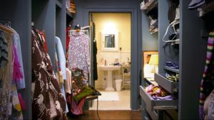 Je garde ou je jette ? Les règles à connaître pour un tri efficace dans son dressing.