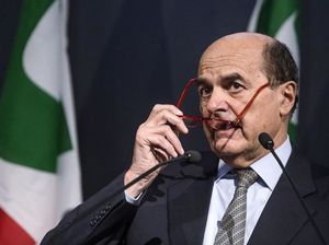 Pier Luigi Bersani non rilascia interviste. Però nelle conversazioni private...
