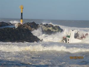 Cargo sur la plage: Le maire fait son job!