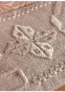 Après la broderie suisse, le punto antico !