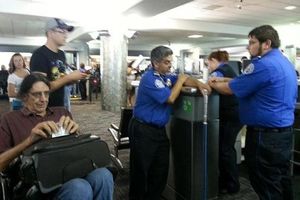 Chewbacca interpellé à l'aeroport de Denver!