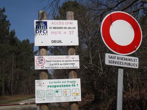 La forêt est fragile, respectons-la! Qu'en est-il à St Médard en Jalles où on aime les décharges en forêt