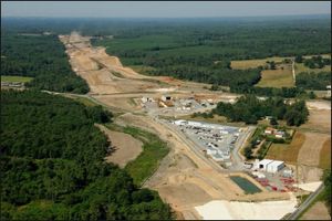 Naturjalles a participé à l'enquête publique sur les lignes à grande vitesse (LGV) Bordeaux-Toulouse-Dax et vers l'Espagne, son tracé n'est pas prévu sur St Médard en Jalles mais cela se passe pas loin sur notre coin de planète: Album la LGV sauve la planète!