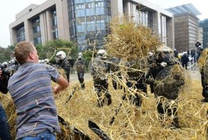 Soutien aux agriculteurs écrasés par la "concurrence libre et non faussée" et les ravages de la politique agricole commune